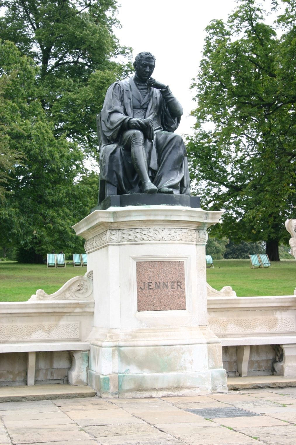 Edward Jenners' monument, Kensington Gardens, London - 02.JPG